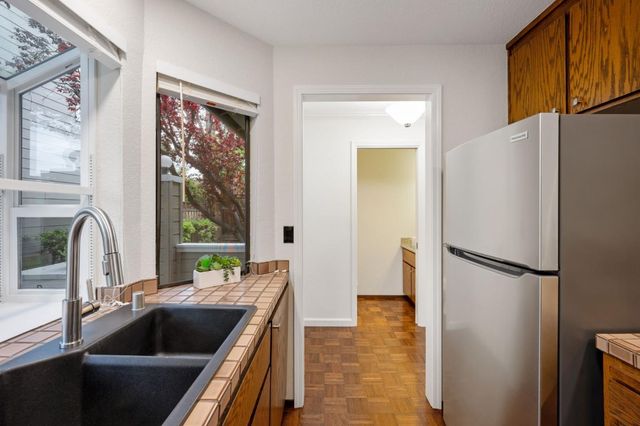 2071 Plymouth Street J, Mountain View, CA 94043