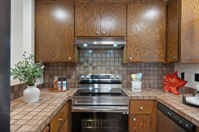 2071 Plymouth Street J, Mountain View, CA 94043