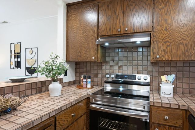 2071 Plymouth Street J, Mountain View, CA 94043