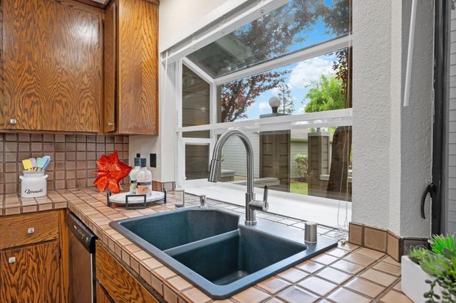 2071 Plymouth Street J, Mountain View, CA 94043