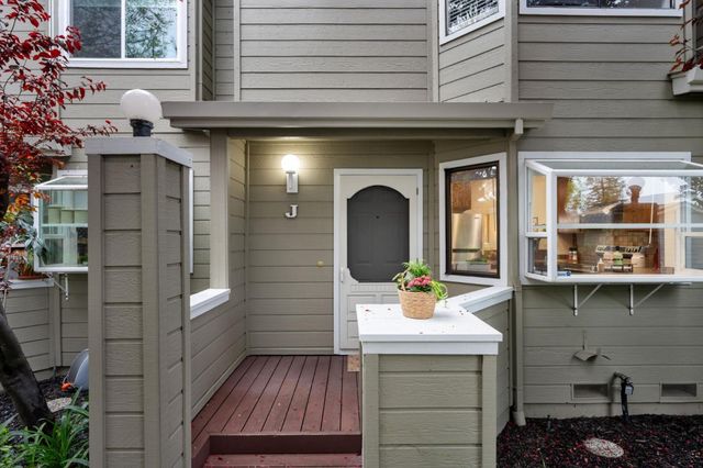 2071 Plymouth Street J, Mountain View, CA 94043