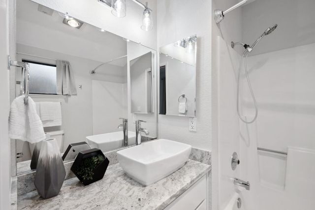 2071 Plymouth Street J, Mountain View, CA 94043