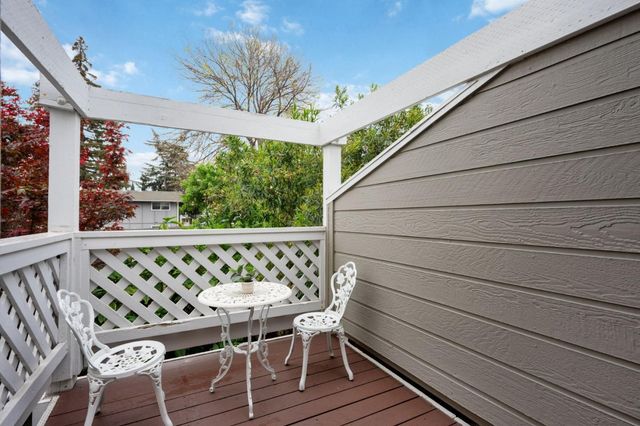 2071 Plymouth Street J, Mountain View, CA 94043