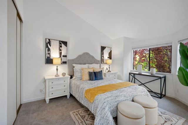 2071 Plymouth Street J, Mountain View, CA 94043