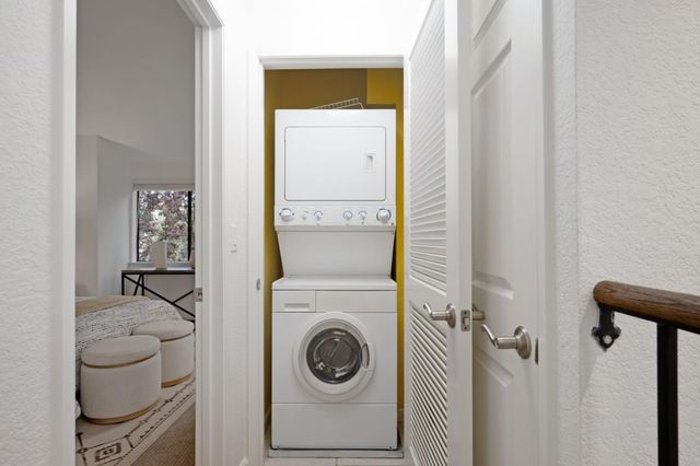 2071 Plymouth Street J, Mountain View, CA 94043