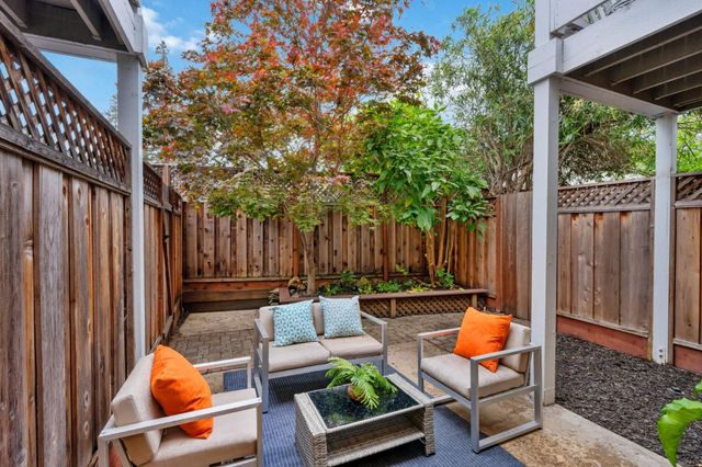 2071 Plymouth Street J, Mountain View, CA 94043