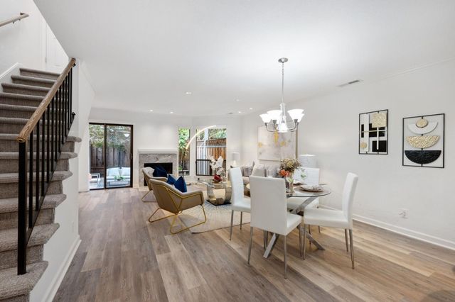 2071 Plymouth Street J, Mountain View, CA 94043