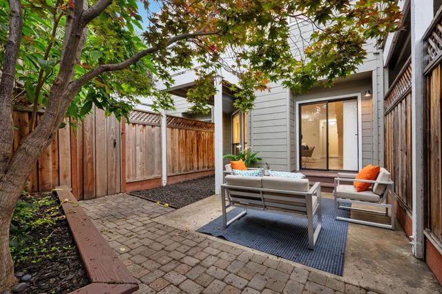 2071 Plymouth Street J, Mountain View, CA 94043