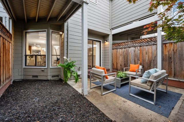 2071 Plymouth Street J, Mountain View, CA 94043