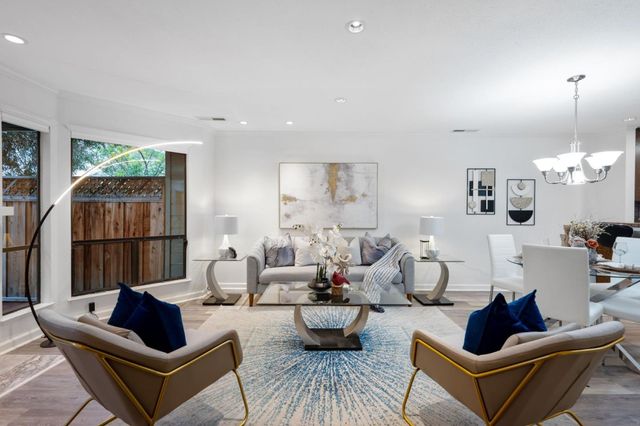 2071 Plymouth Street J, Mountain View, CA 94043