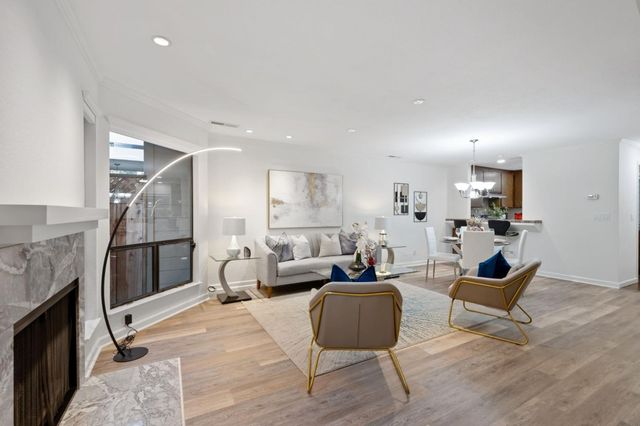 2071 Plymouth Street J, Mountain View, CA 94043