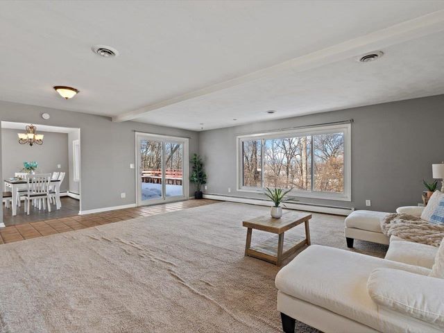 8210 Ridgewood Road, Rock Island, IL 61201