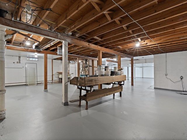 8210 Ridgewood Road, Rock Island, IL 61201