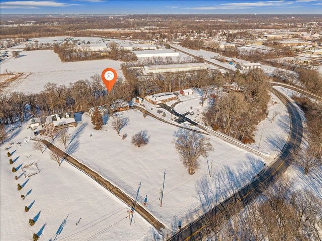 8210 Ridgewood Road, Rock Island, IL 61201