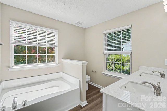 9828 Aventide Lane, Charlotte, NC 28215