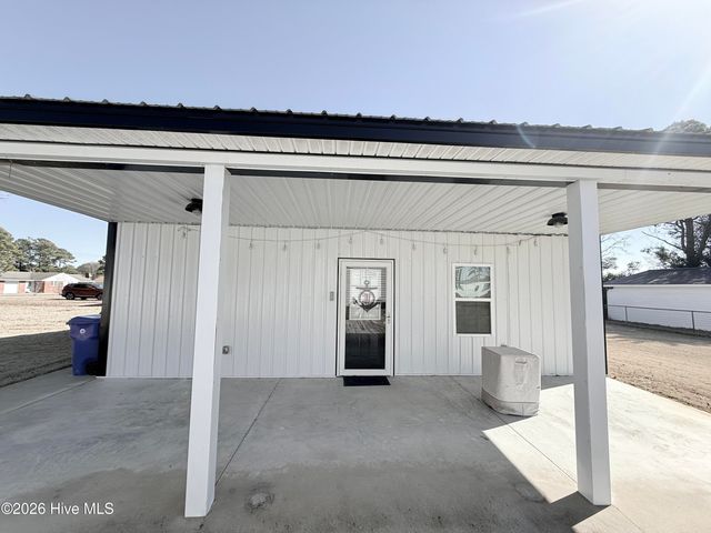 201 Live Oak Drive, Swansboro, NC 28584