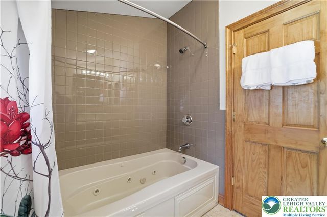 158 Halgas Lane, Tobyhanna Twp, PA 18350