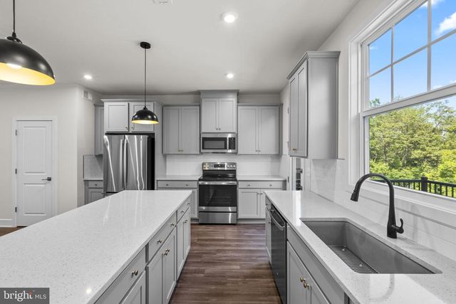 3571 STEPHENSONS HILL LN, Marshall, VA 20115
