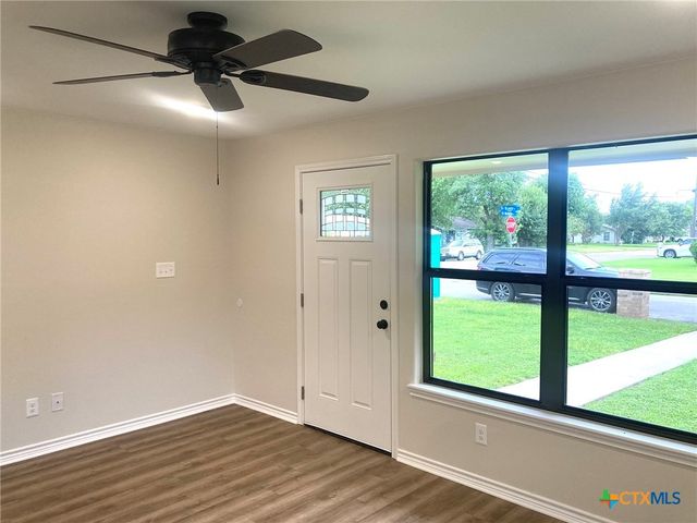 1502 Bowie Drive, Victoria, TX 77901
