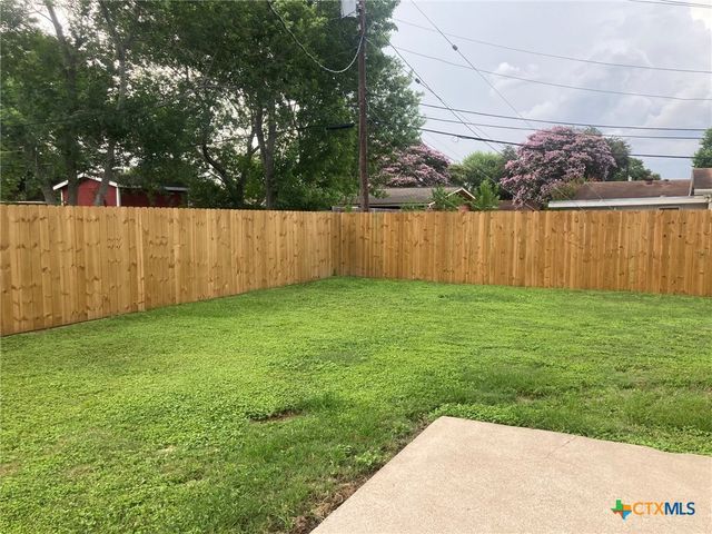 1502 Bowie Drive, Victoria, TX 77901