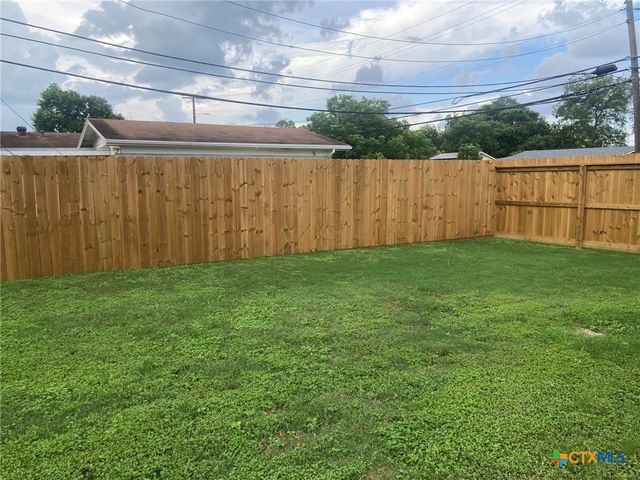 1502 Bowie Drive, Victoria, TX 77901