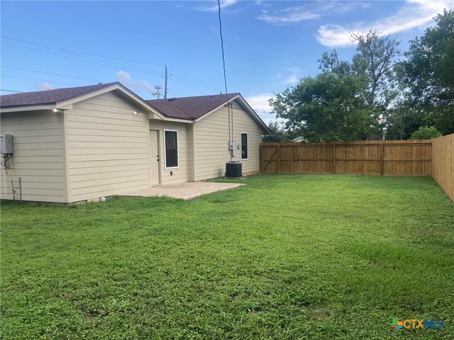1502 Bowie Drive, Victoria, TX 77901