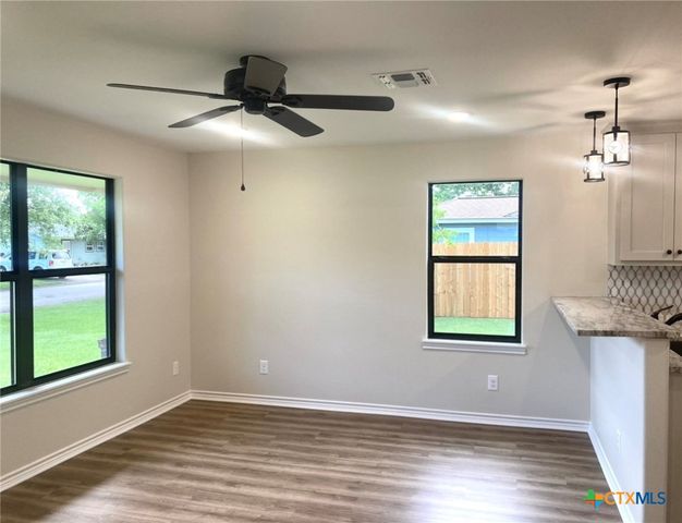 1502 Bowie Drive, Victoria, TX 77901