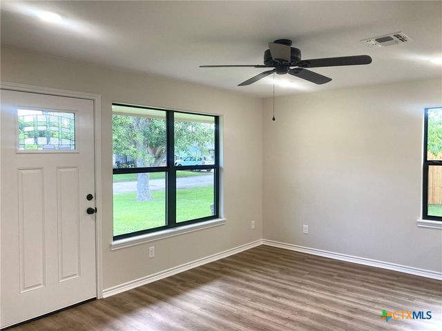 1502 Bowie Drive, Victoria, TX 77901