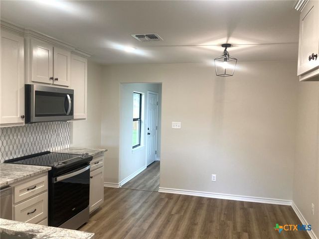 1502 Bowie Drive, Victoria, TX 77901