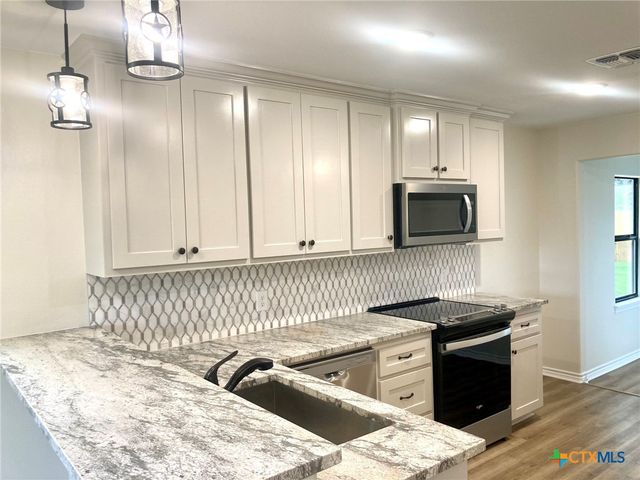 1502 Bowie Drive, Victoria, TX 77901