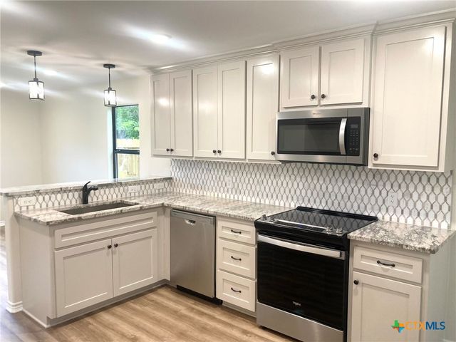 1502 Bowie Drive, Victoria, TX 77901