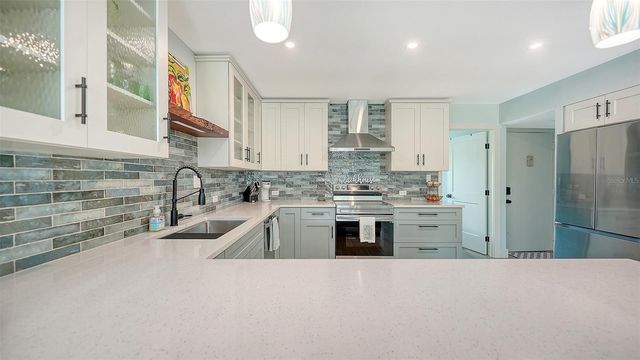 4720 GULF OF MEXICO DRIVE Villa 2, Longboat Key, FL 34228