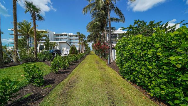 4720 GULF OF MEXICO DRIVE Villa 2, Longboat Key, FL 34228