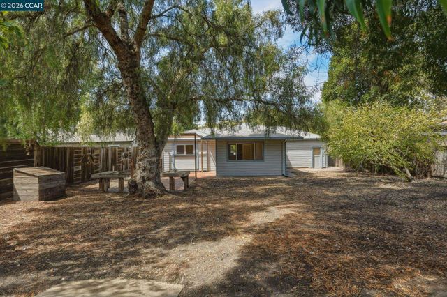3712 Los Flores Ave, Concord, CA 94519