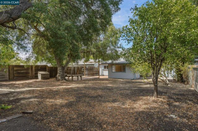 3712 Los Flores Ave, Concord, CA 94519