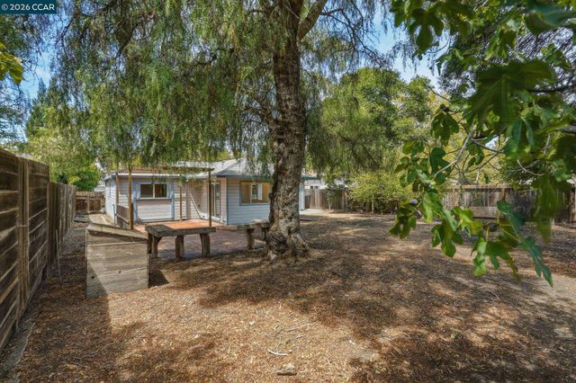 3712 Los Flores Ave, Concord, CA 94519