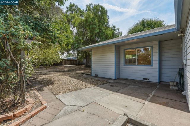 3712 Los Flores Ave, Concord, CA 94519