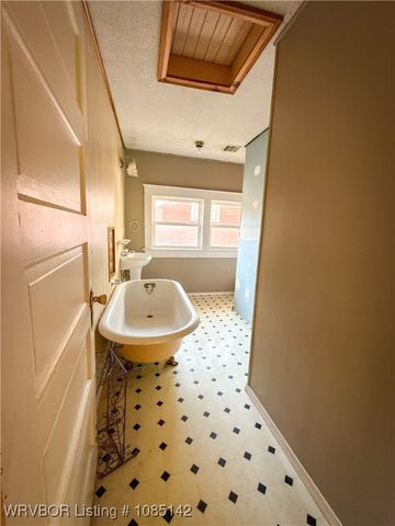 302 W Avenue E Street, Heavener, OK 74937