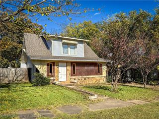 302 W Avenue E Street, Heavener, OK 74937