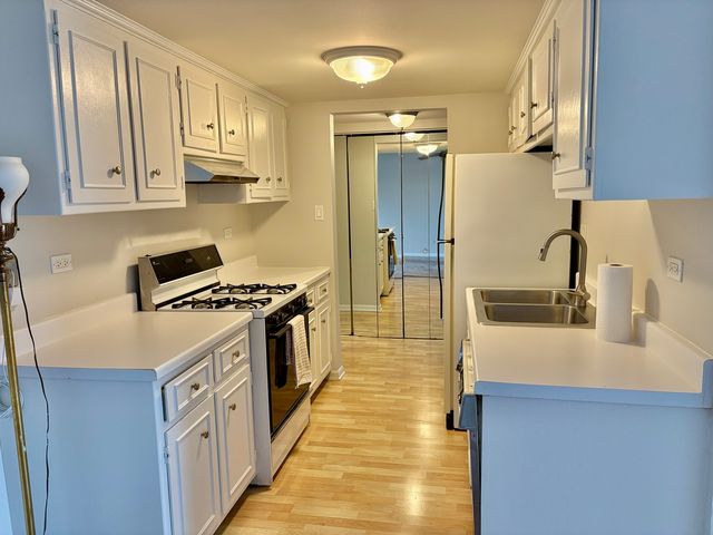 505 Redondo Drive 407, Downers Grove, IL 60516