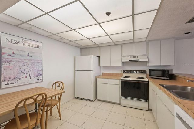 11 SUNSET DRIVE 502, Sarasota, FL 34236