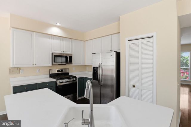 47606 WATKINS ISLAND SQ, Sterling, VA 20165