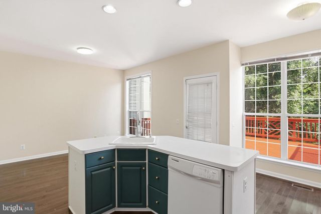 47606 WATKINS ISLAND SQ, Sterling, VA 20165