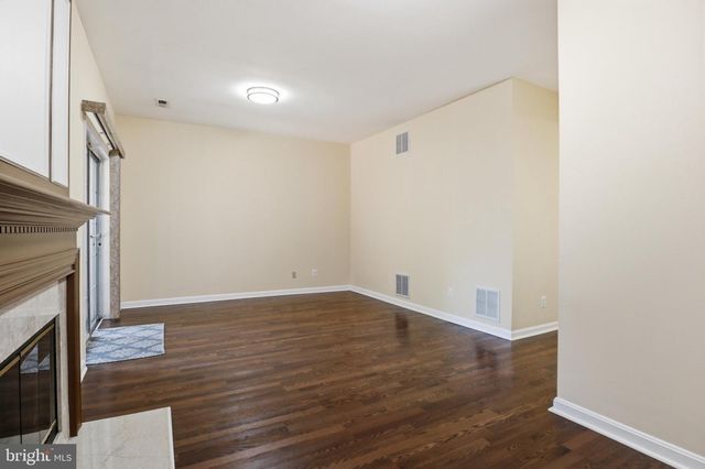 47606 WATKINS ISLAND SQ, Sterling, VA 20165