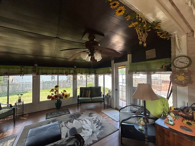 61 Catherine St, Chicopee, MA 01013