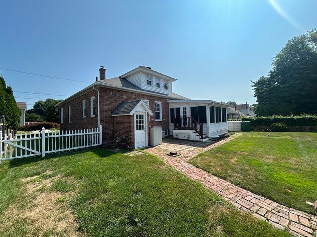 61 Catherine St, Chicopee, MA 01013