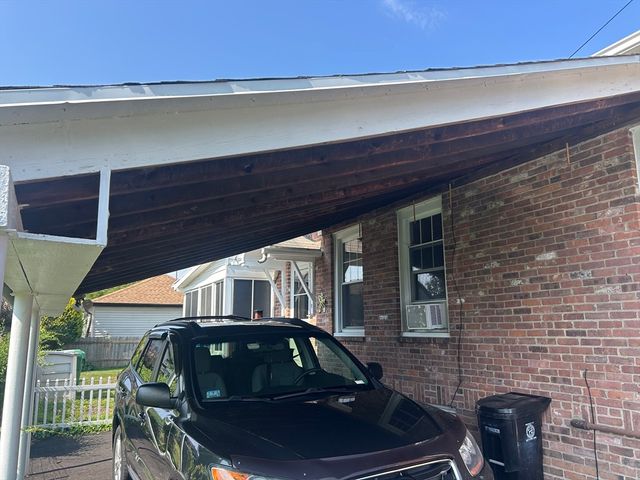 61 Catherine St, Chicopee, MA 01013