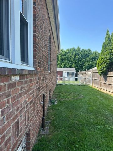 61 Catherine St, Chicopee, MA 01013