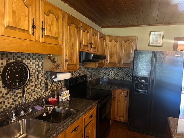 61 Catherine St, Chicopee, MA 01013