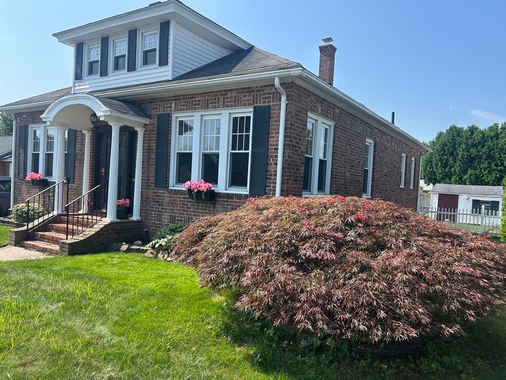 61 Catherine St, Chicopee, MA 01013
